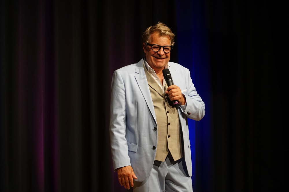 Niko Formanek live auf der Bühne